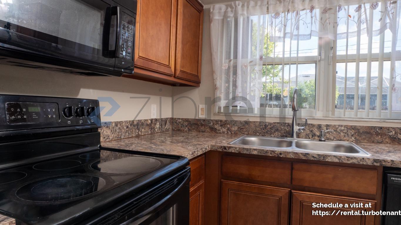 Building Photo - 3309 SW Frankford St