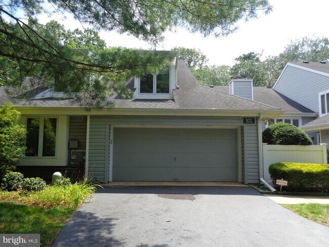 Primary Photo - 102 Sunshine Lakes Dr