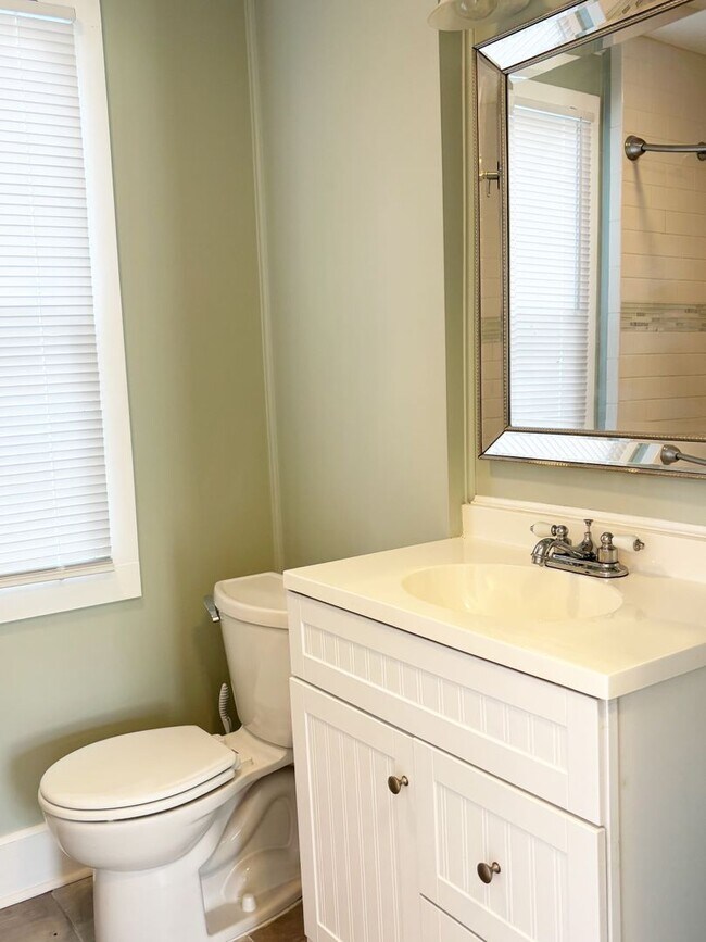 Building Photo - Alcoa 37701 - 3 bedroom 2 bath - call Jere...
