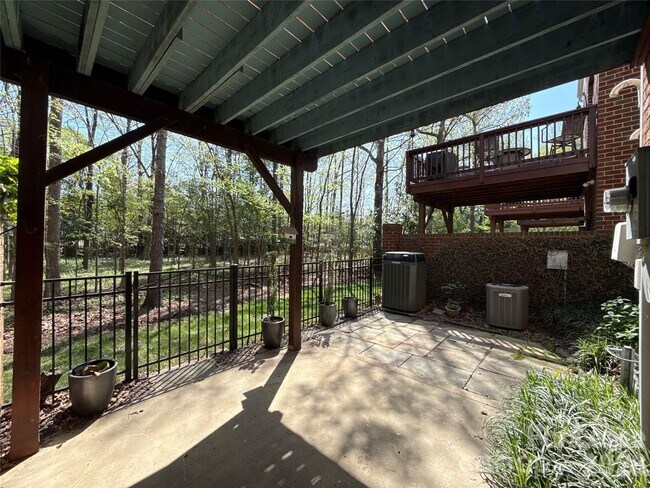 Building Photo - 2613 Huntman Way