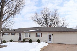 Building Photo - Beautiful 4 Bed 2 Bath w/2 Car Garage