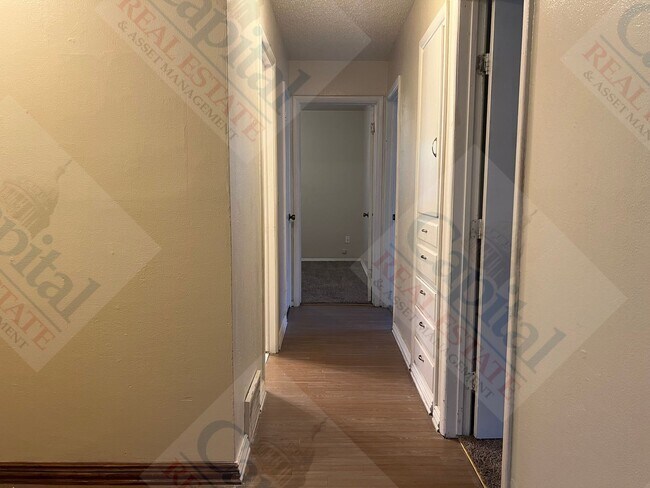Building Photo - Home Sweet Home