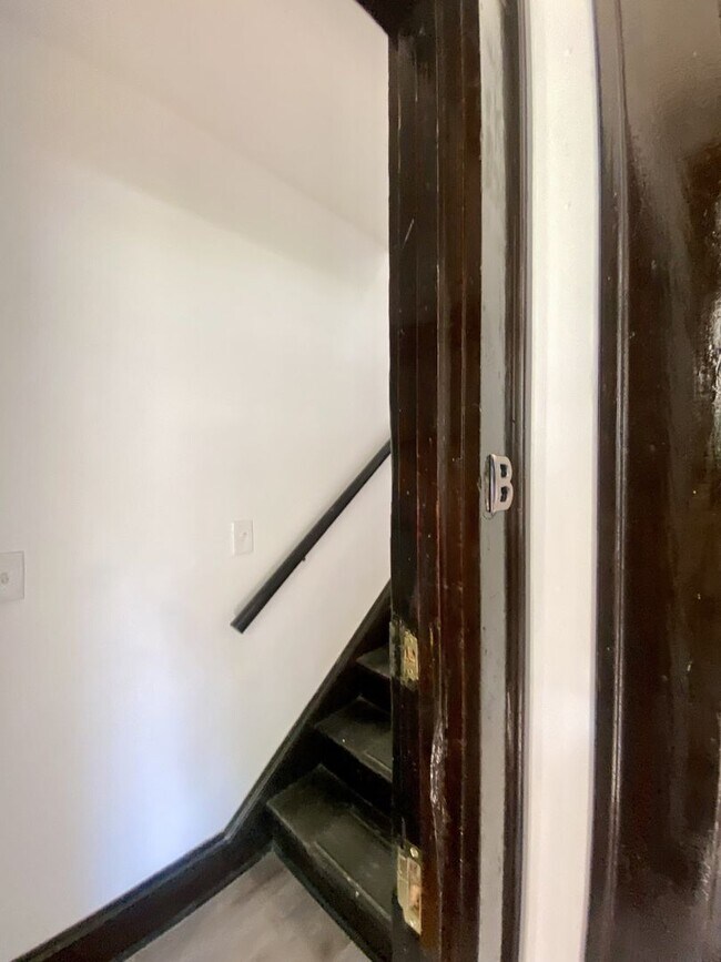 Building Photo - Riverview 2 bedroom 1 bath