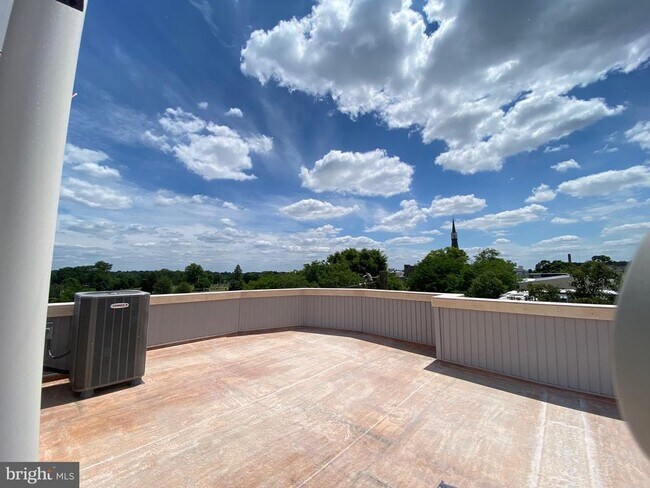 Building Photo - 6100 Ridge Ave