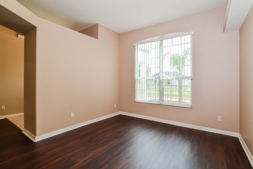 Building Photo - 1604 Silhouette Dr