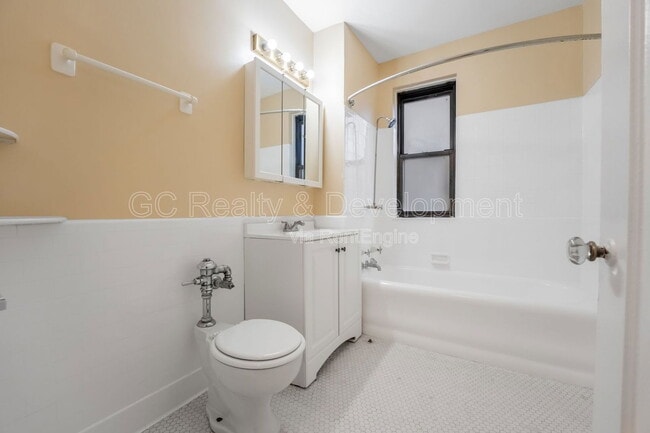 Building Photo - 1765 E 55th St