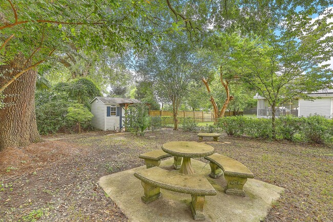 Building Photo - Single Family Home in Park Circle!