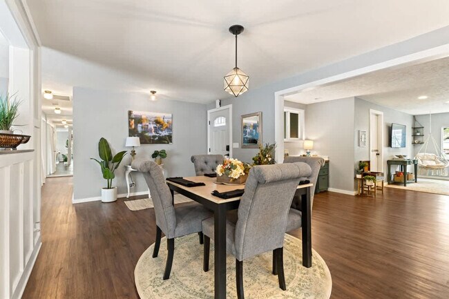 Building Photo - 3413 W Sunset Ave