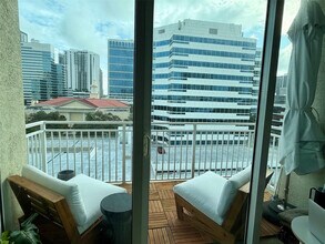 Building Photo - 313 NE 2nd St