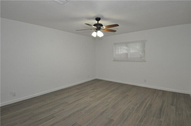 Building Photo - 1116 Porterfield Dr