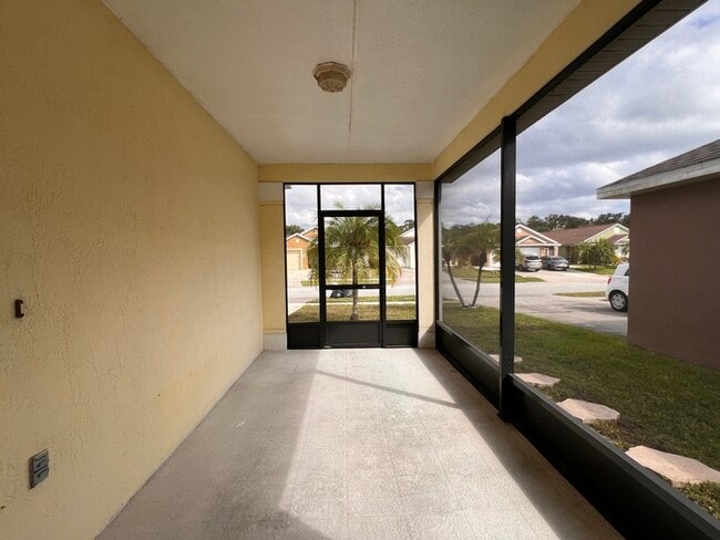 Building Photo - PRICE REDUCED!! Beautifully Updated 4 bed ...