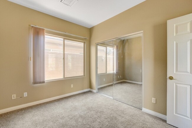 Building Photo - ELEGANT Single Story, 2 Bedroom Home in ANTHEM Gated Community!