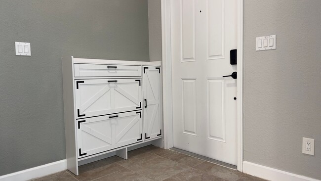 Building Photo - Charming 2-Bed Townhouse with on Ashley River Road!