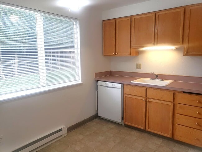 Building Photo - Great duplex in Gresham! rentalsc21.com