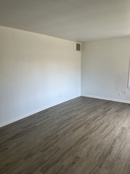 Building Photo - 1111 6th St