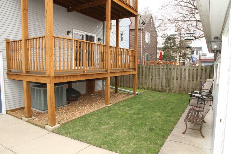 Building Photo - 4108 Maplewood N Ave