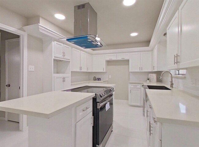 Building Photo - 20206 Lake Sherwood Dr