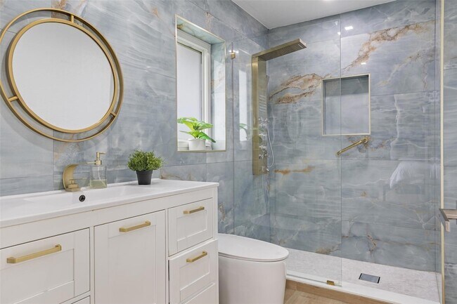 Building Photo - 2534 Golf View Dr