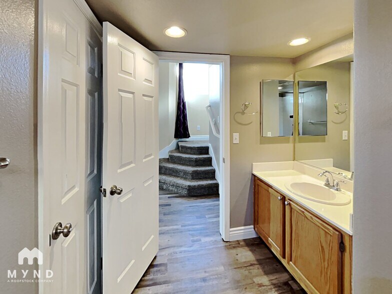 Building Photo - 5928 Chisolm Trail