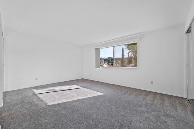 Building Photo - Beautiful Westlake First Neighborhood Family Home w/ Large Backyard with Panoramic Mtn Views