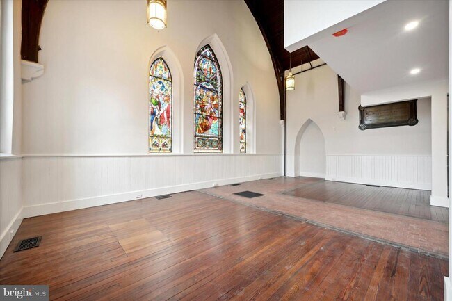 Building Photo - 430 York Rd