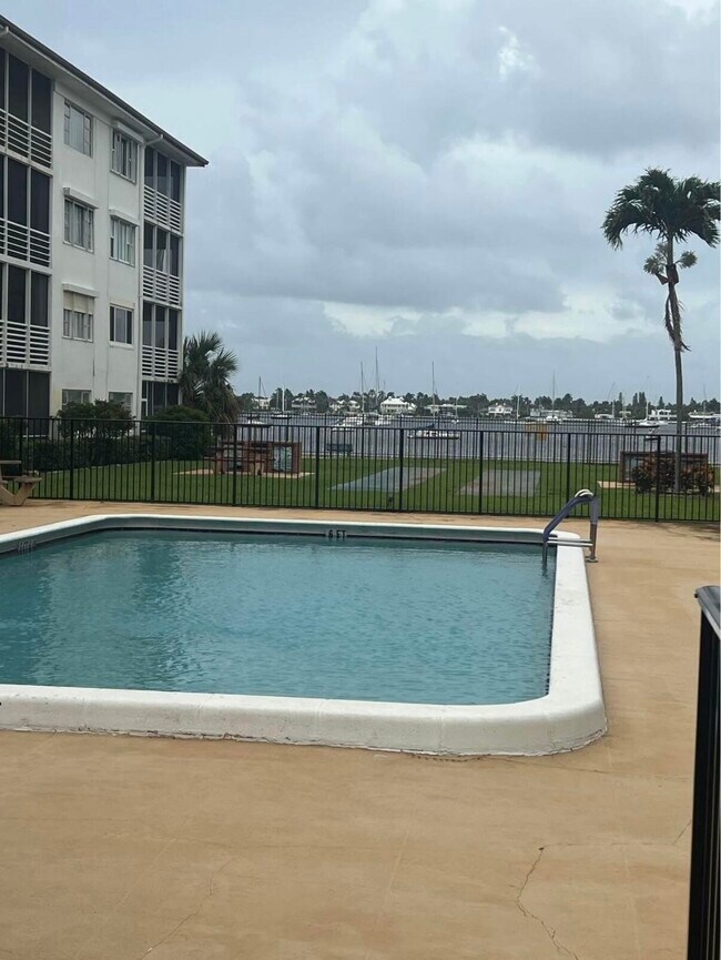 Building Photo - 4500 N Flagler Dr