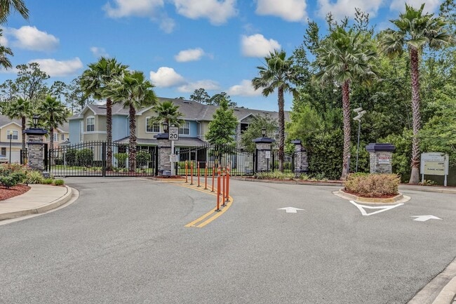 Building Photo - Beautiful 3BR/2BA Condo in Gated Stoney Creek – Close to Amelia Island