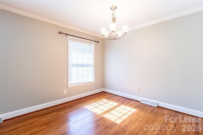 Building Photo - 6618 Castlegate Dr