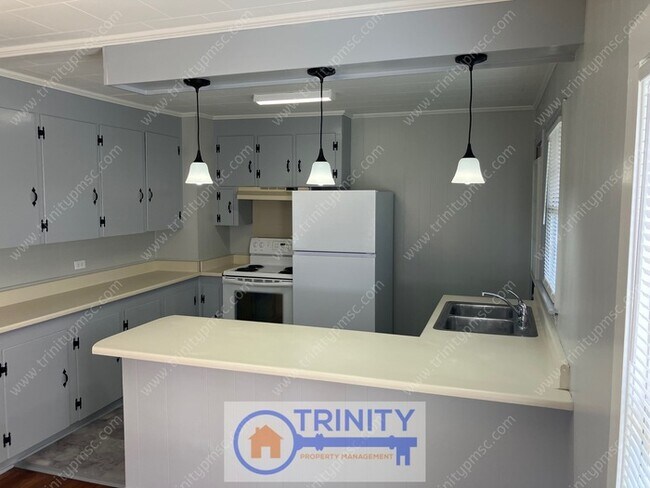 Building Photo - NEWLY UPDATED!! Ready and waiting for you!