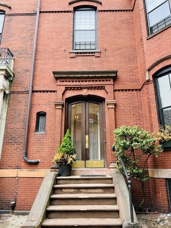 Building Photo - 3 Fairfield St