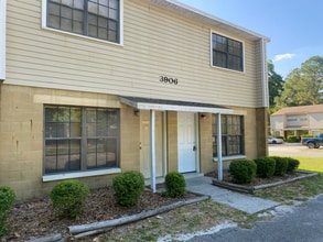 Building Photo - 3906 SW 26th Terrace
