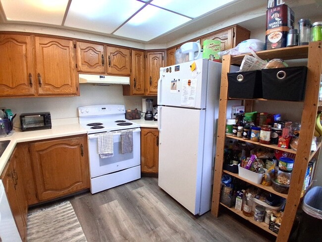 Building Photo - 243 E 400 N