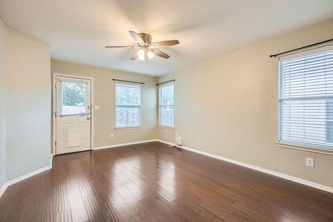 Building Photo - Adorable 3 bedroom off Shaenfield and 1604