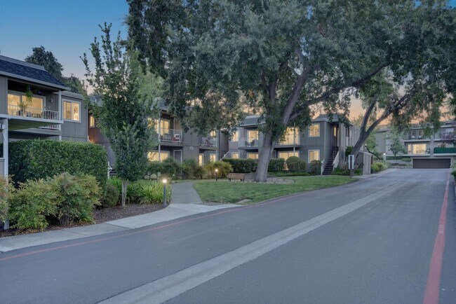 Building Photo - Updated Walnut Creek Condo | 2 Bed • Pool • In-Unit Laundry • Near BART
