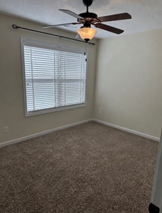 Building Photo - Maryville 37803 - 3 bedroom 2.5 bath home - Call Debra Johnson (865) 591-8281
