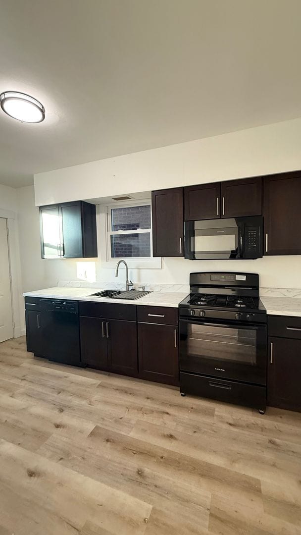 Building Photo - Newly Renovated 3 Bedroom in Arlington- New Kitchen and Bath with HUGE Backyard!!