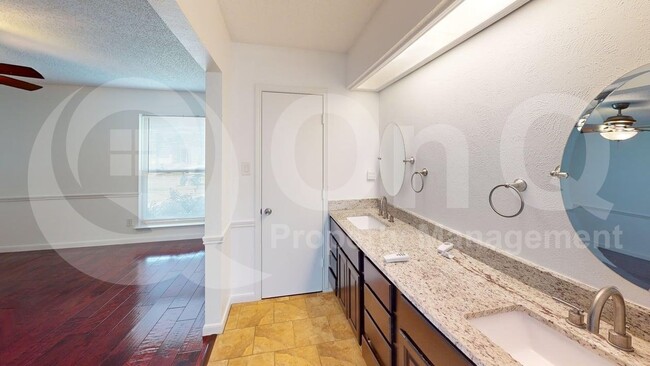 Building Photo - 217 Creekside Ln