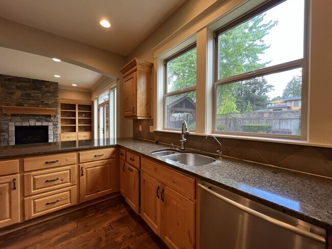 Building Photo - Luxury 5 Bedroom Home with Soaking Tub, Chef’s Kitchen & Expansive Primary Suite