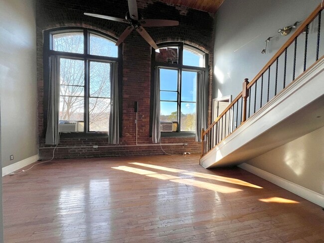 Building Photo - Stunning 2BR/1BA  Condo in Charlotte!!