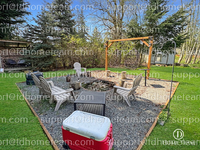 Building Photo - "Charming Lynnwood Home with Finished Base...