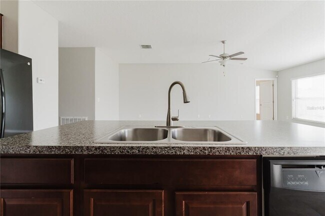 Building Photo - 304 Cascade Bend Dr