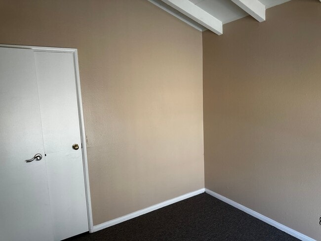 Building Photo - Riverside Home For Rent- 3 bedrooms!