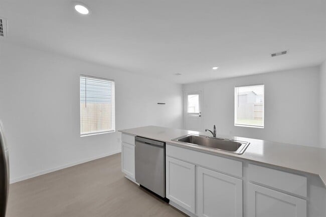 Building Photo - 18271 Via Aurelia Dr