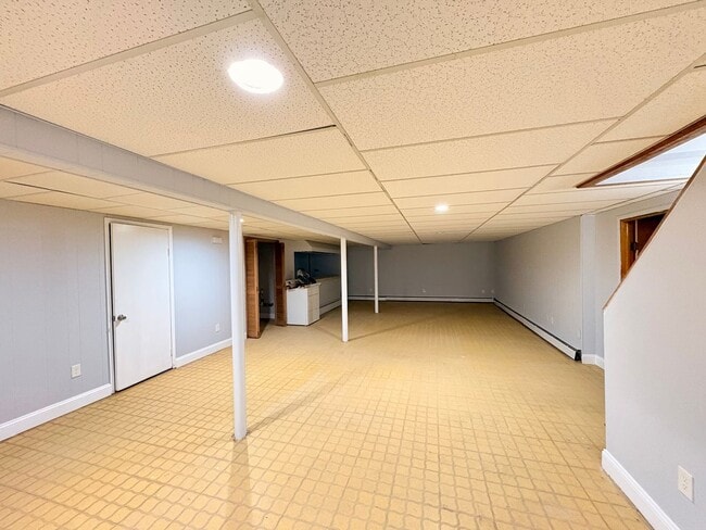 Building Photo - Sprawling Brick Ranch with Huge Lot & Garage in Prime Nottingham Location