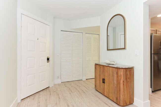 Building Photo - 1605 S US Hwy 1