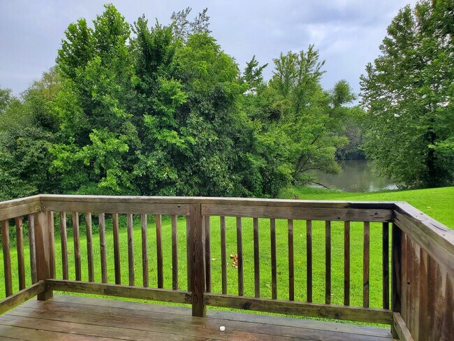 Building Photo - 200 cedar cove lane