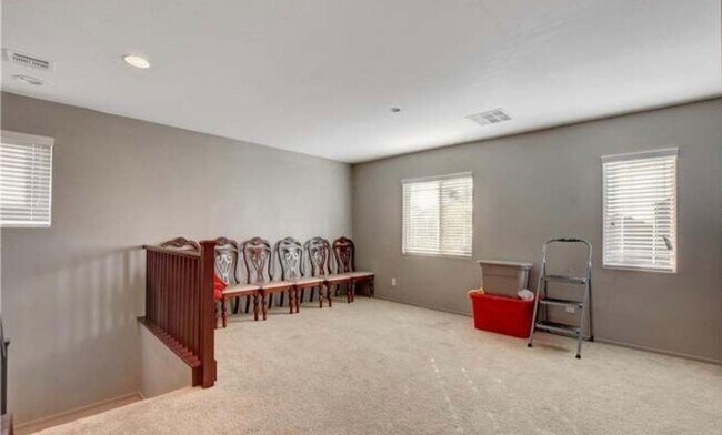Building Photo - 4 Bed 3 Bath