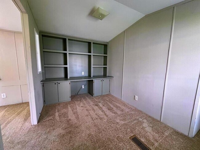 Building Photo - 4512 Rainbow Ln