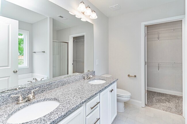 Building Photo - 819 Marple Pl