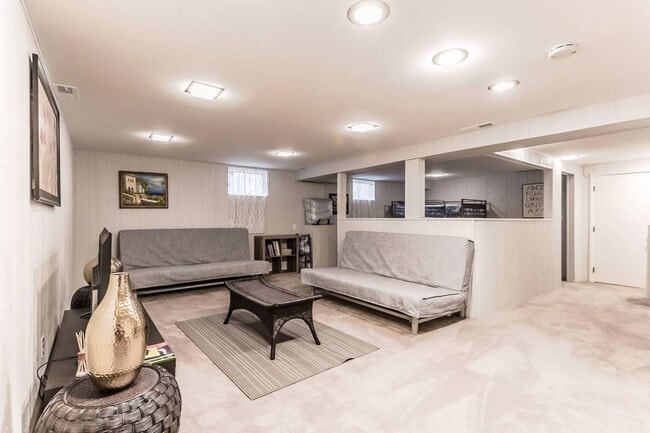 Building Photo - Beautiful 3 Bed Ranch Home with Finished Basement